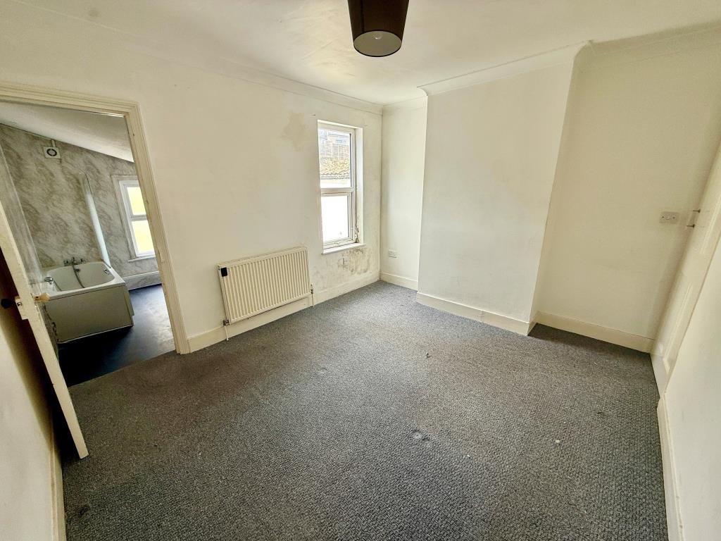 Lot: 79 - TERRACE HOUSE FOR IMPROVEMENT - Bedroom two